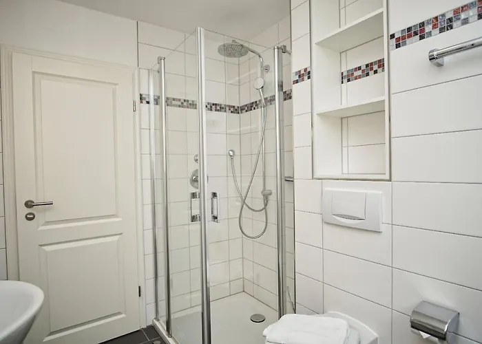 Terrasse, Gratis Nutzung Vom Ahoi Erlebnisbad Und Sauna In Sellin - Meeresblick 19 Apartman